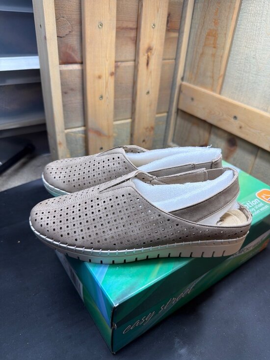 NIB Easy Street Sofresh Womens 6 WW Extra Wide Natural Beige Slip On Mule Shoes - Picture 4 of 8